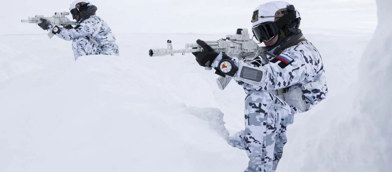 Αρκτική: Αλεξιπτωτιστές έρχονται από τα 10 χλμ. ύψος (βίντεο)